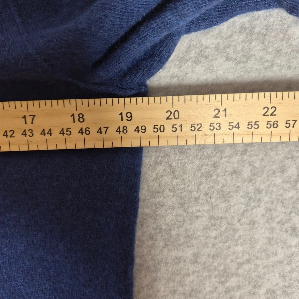 Banana Republic Sweater Mens Small Blue Argyle Cashmere Blend V-Neck Knit
